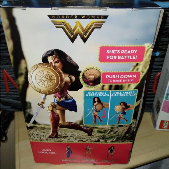 2016 DC Shield Block Wonder Woman Doll Action figure NIB - Picture 3 of 4